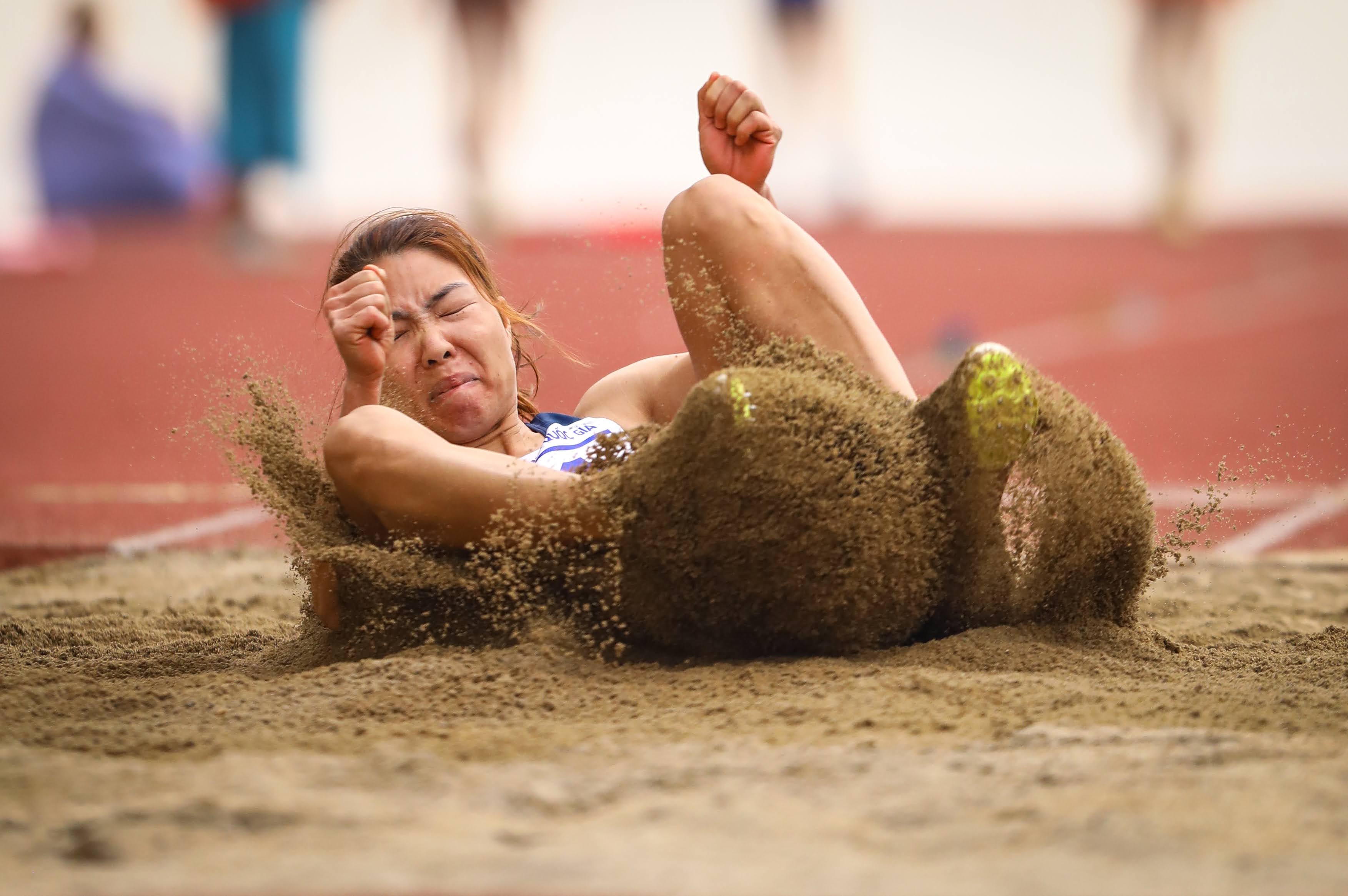 Bui thi Thu Thao nhay xa anh 1