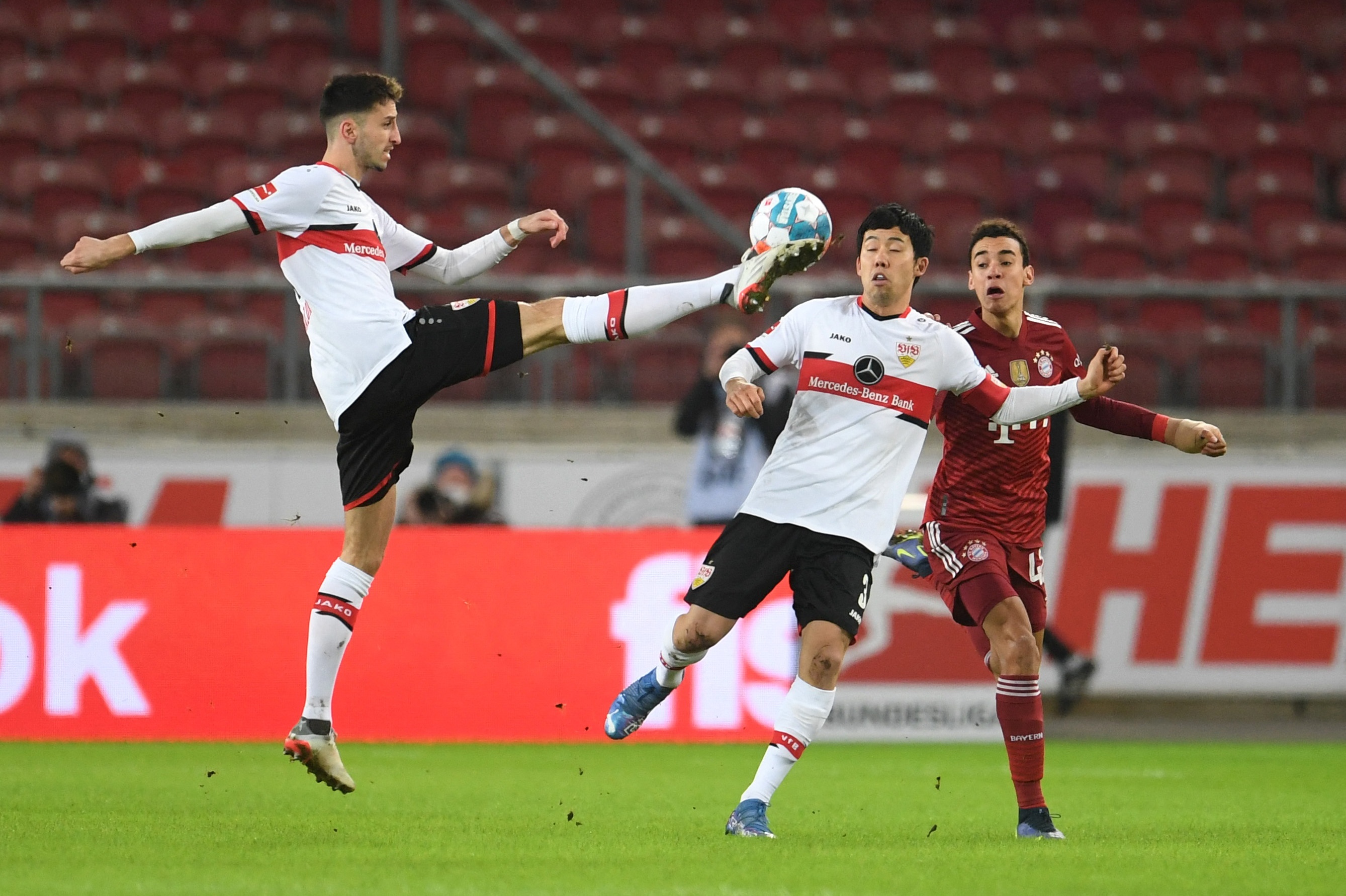 Bayern thang 5-0 anh 2