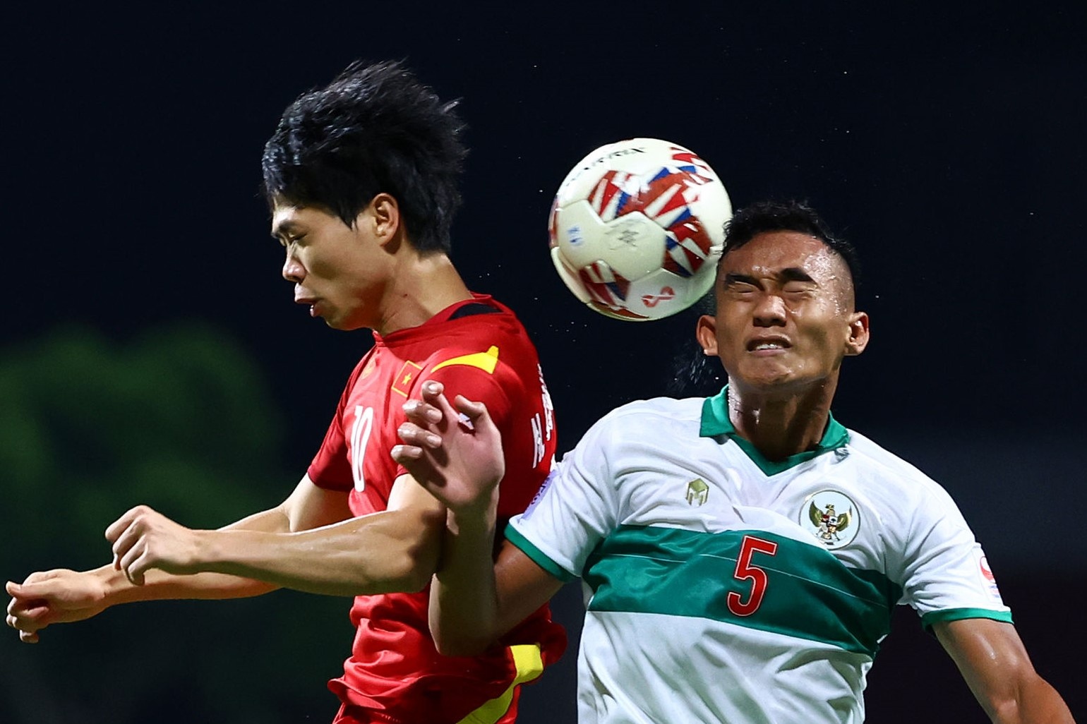 Tran Viet Nam gap Indonesia lap ky luc luot xem hinh anh