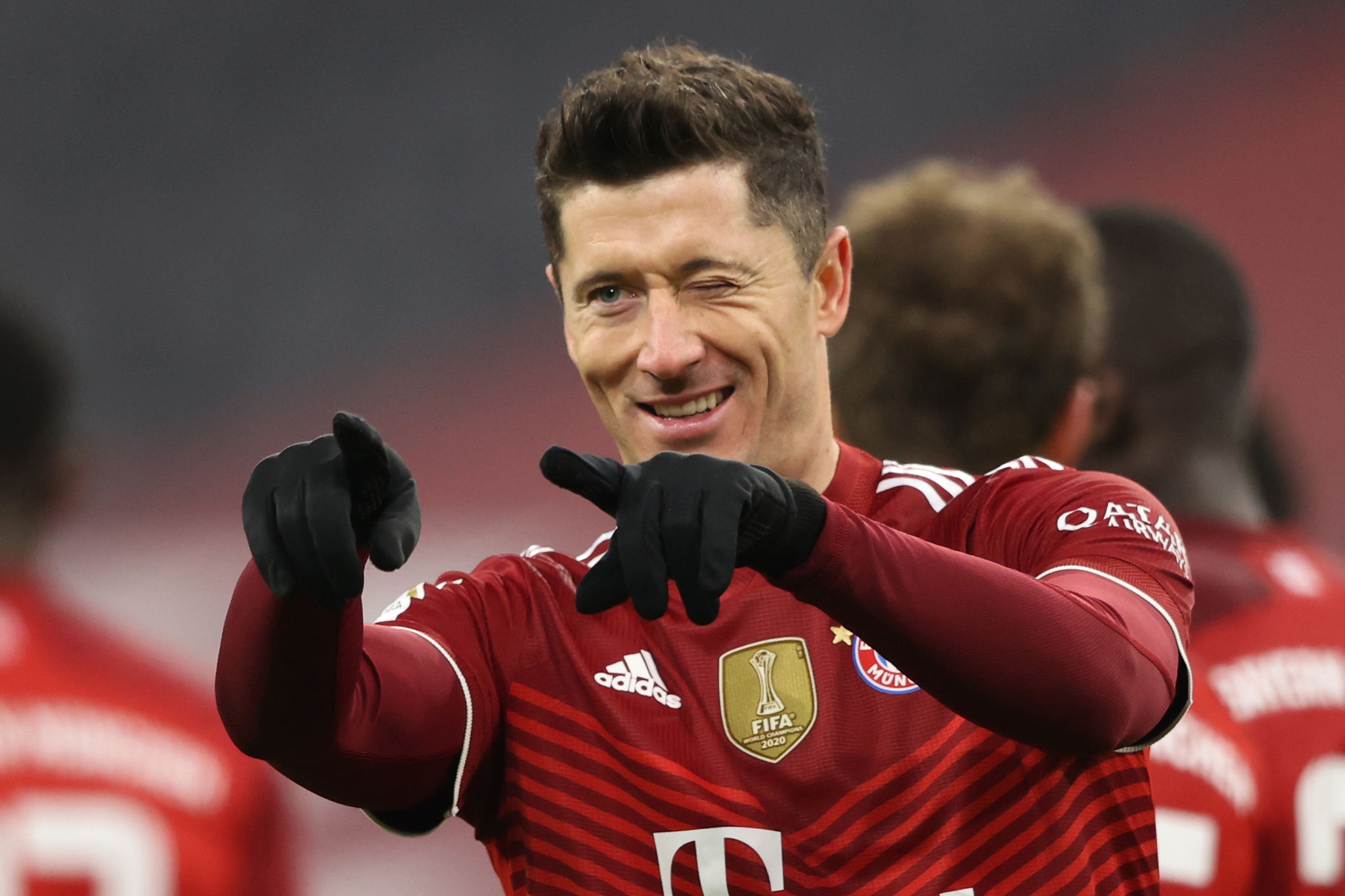 Lewandowski pha ky luc ghi ban tai Bundesliga hinh anh