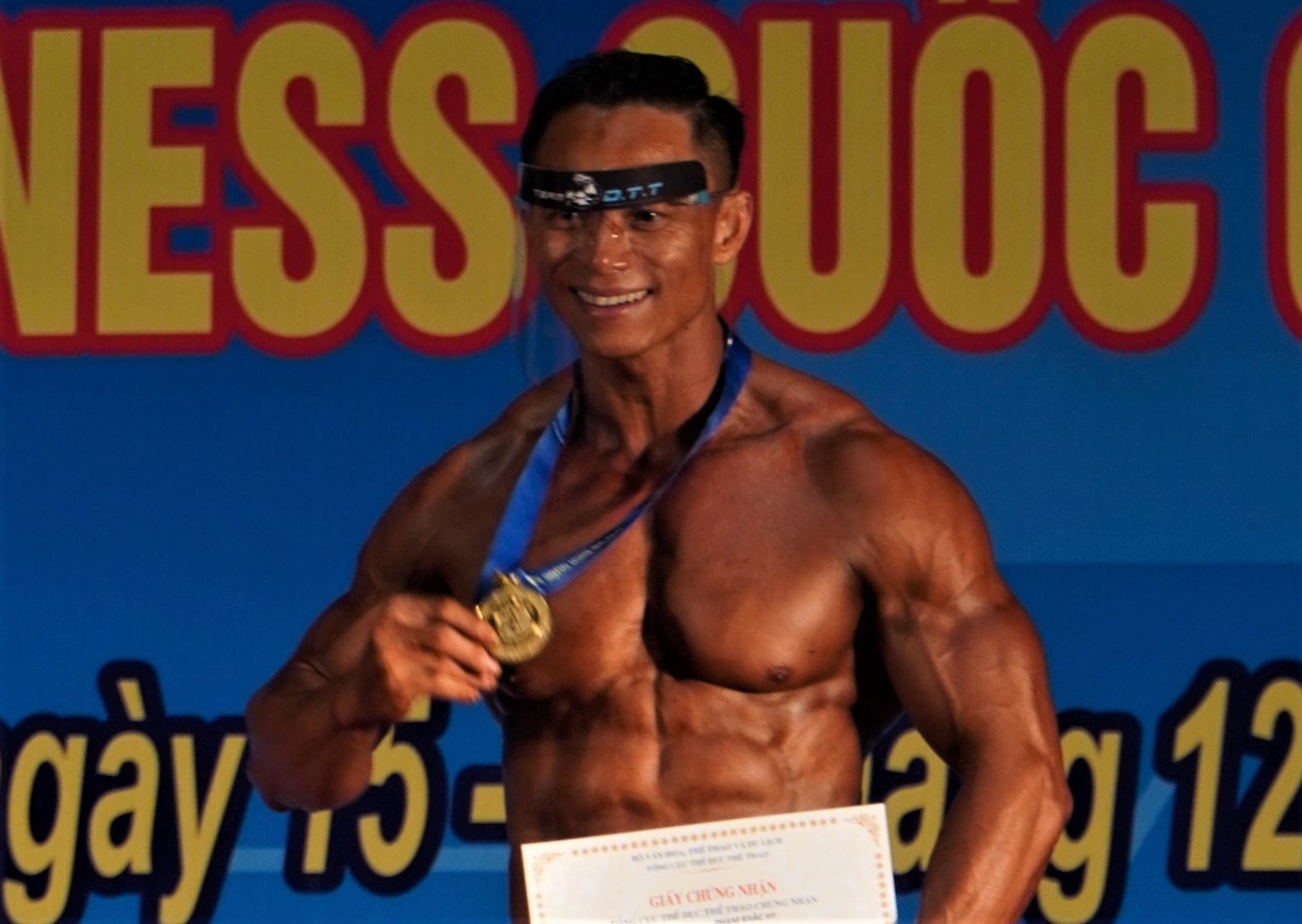 Luc si 44 tuoi vo dich the hinh quoc gia hinh anh