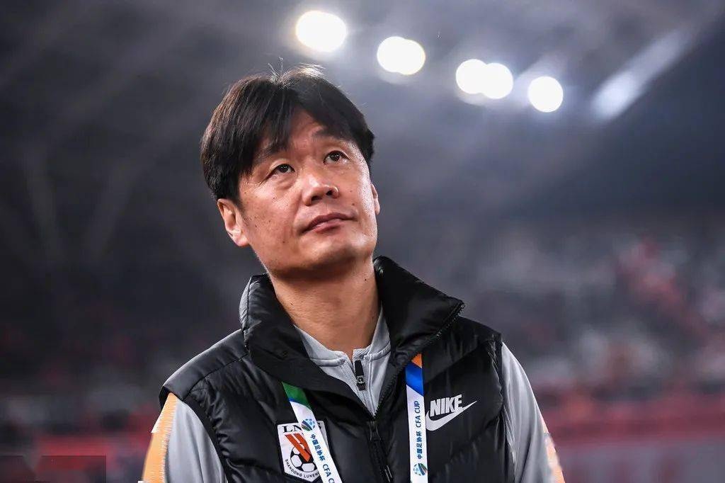 Tuyen Trung Quoc trieu tap 52 cau thu truoc tran gap Viet Nam hinh anh