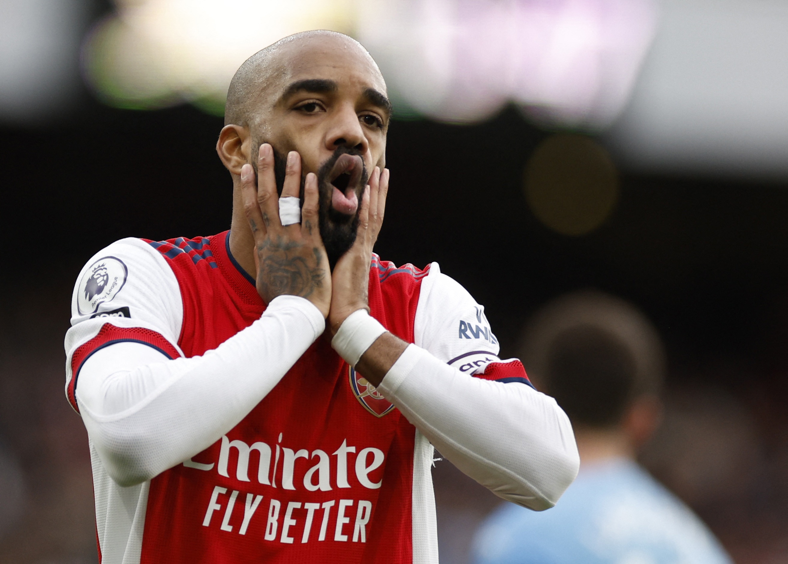 Arsenal hoa doi cuoi bang hinh anh