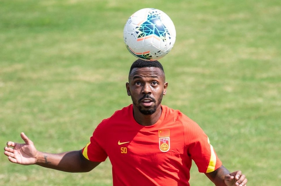 Tuyen Trung Quoc mat them tien dao nhap tich o tran gap Nhat Ban hinh anh