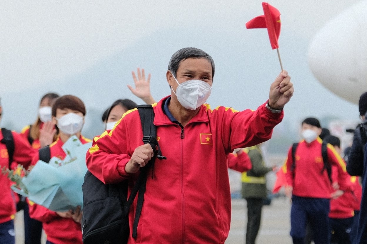 Tuyen nu Viet Nam ve den san bay Noi Bai hinh anh