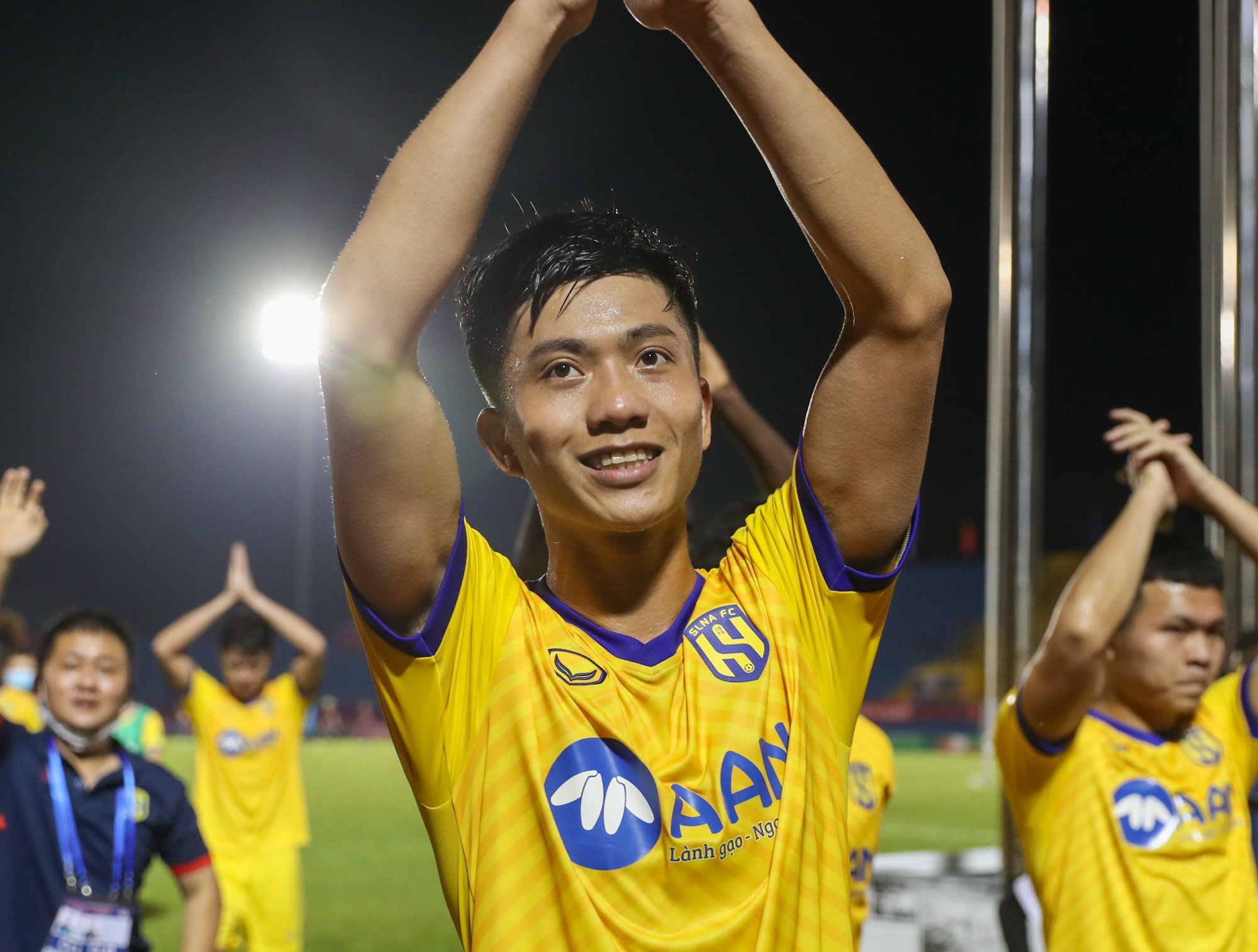 SLNA thang HAGL 2-0 hinh anh