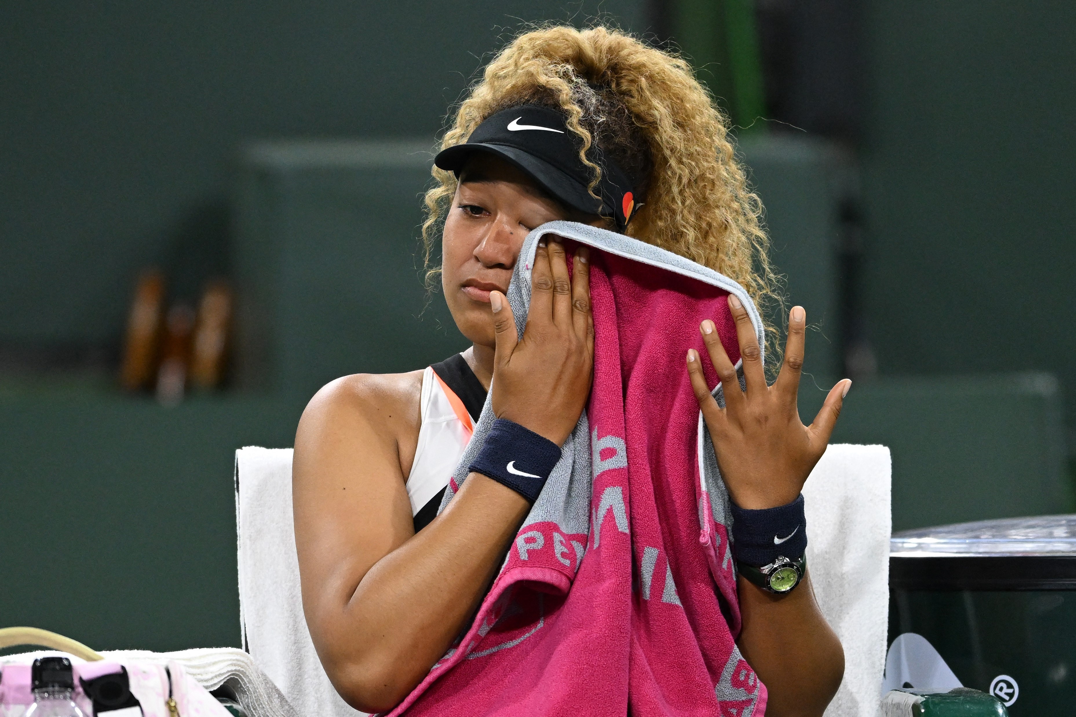 Osaka khoc giua tran vi khan gia hinh anh