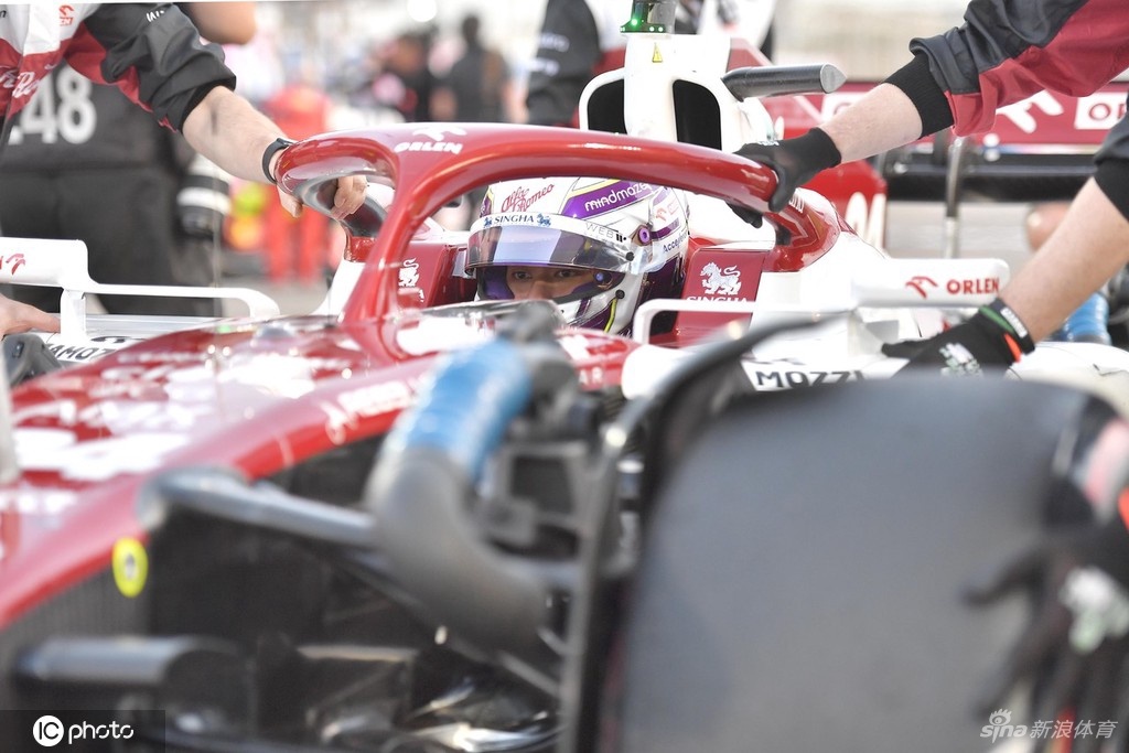 tay dua F1 Trung Quoc anh 1