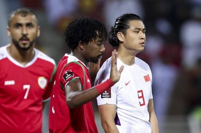Tuyen Trung Quoc thua Oman 0-2 hinh anh