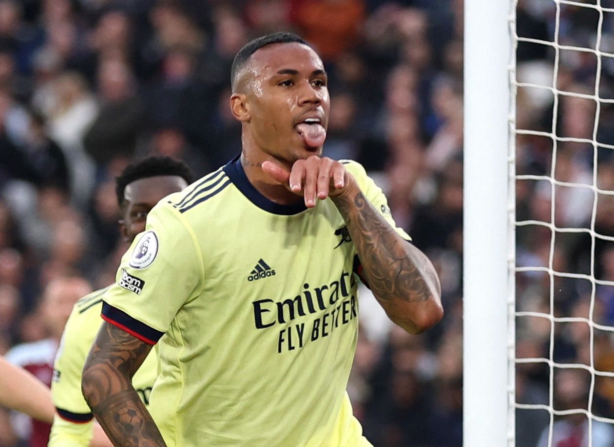 Arsenal lay lai vi tri thu 4 hinh anh