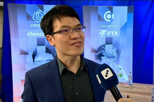 Quang Liem xin loi vi pha hong sinh nhat cua nha vo dich World Cup hinh anh