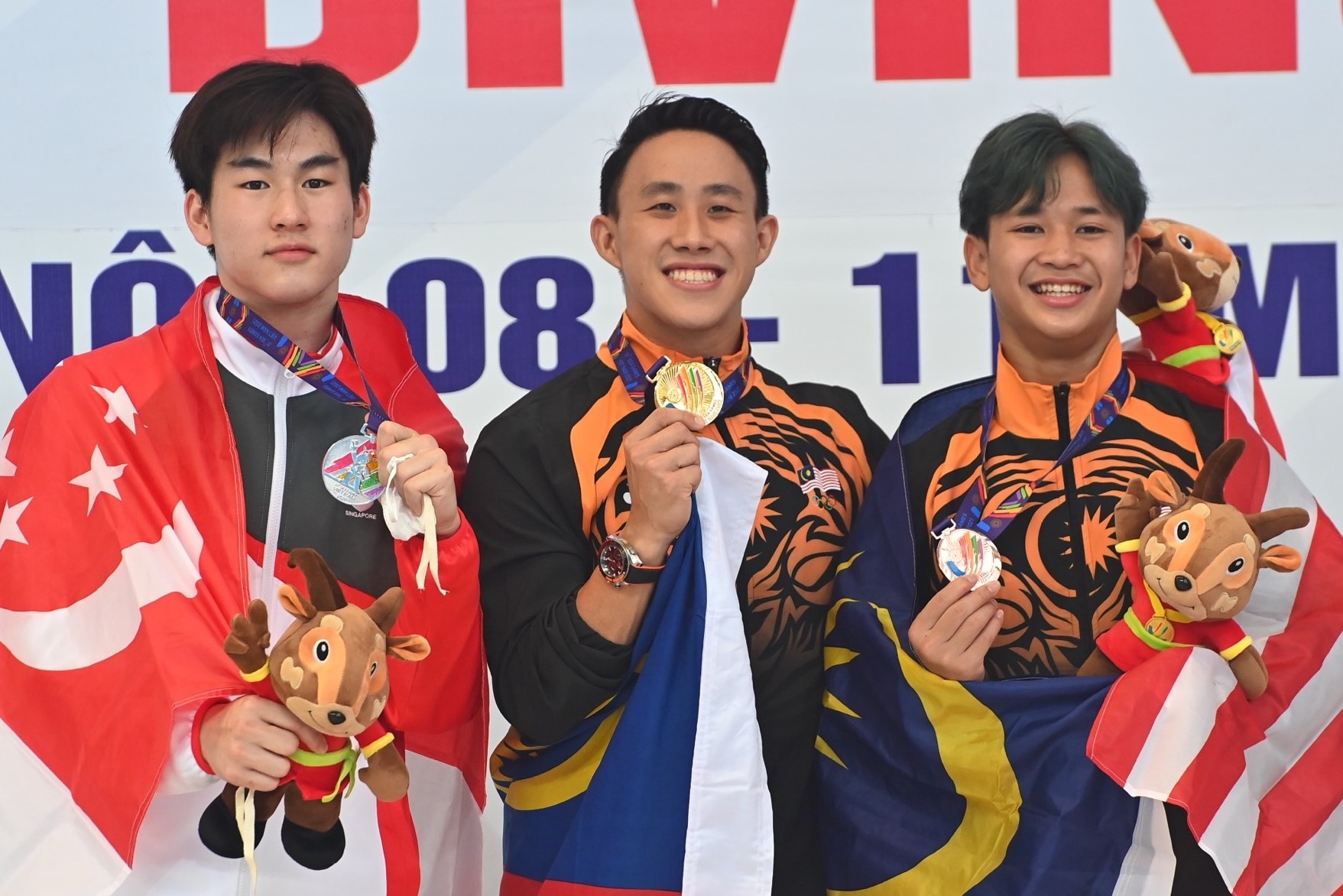 Malaysia thau tom ca 2 HCV trong ngay 9/5 hinh anh