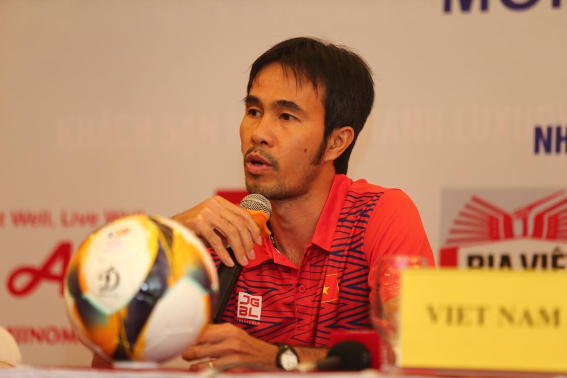 HLV Minh Giang: 'HCV SEA Games la muc tieu cua toan doi' hinh anh
