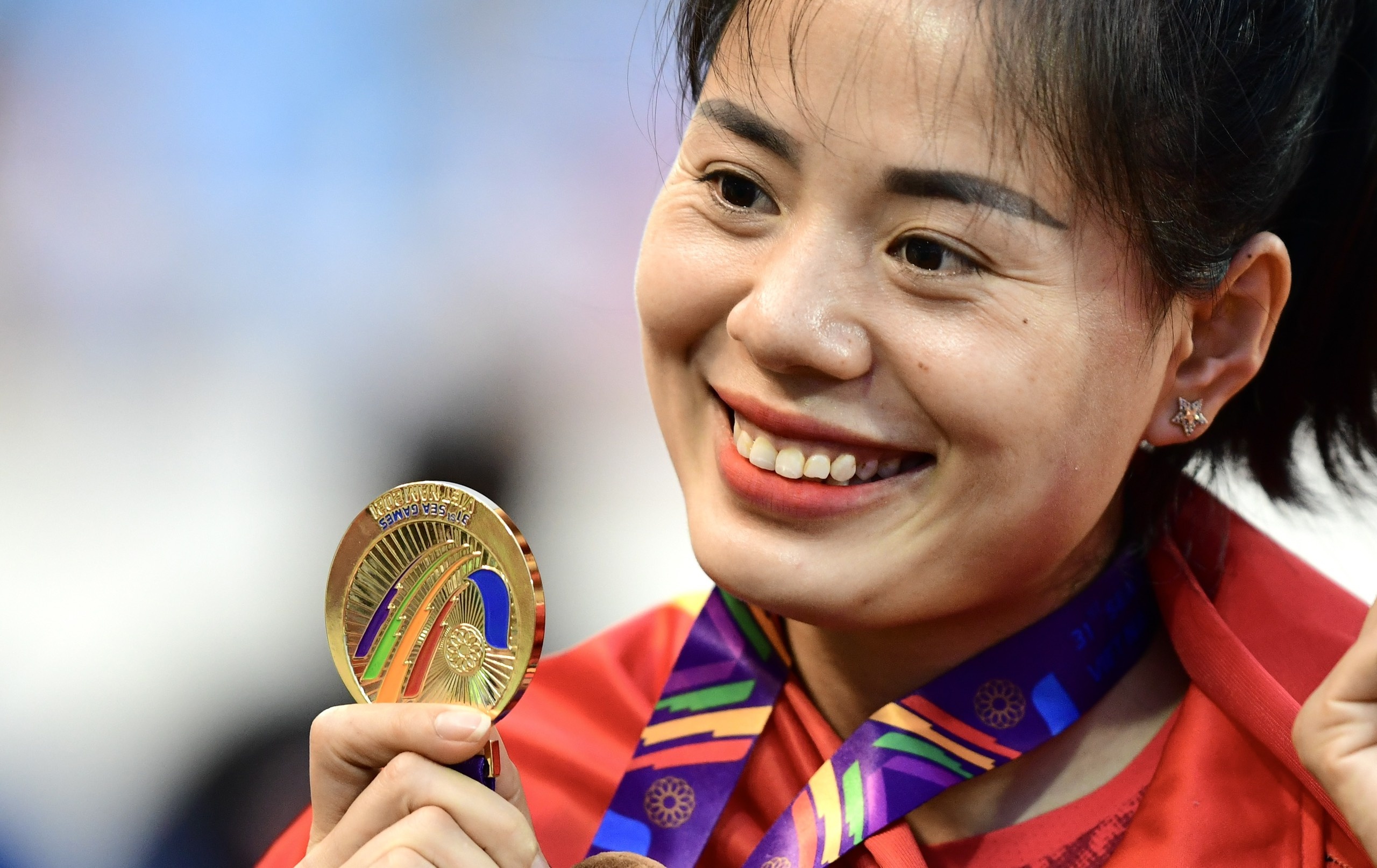 Nguyen Thi Huyen khong so doi thu nhap tich hinh anh