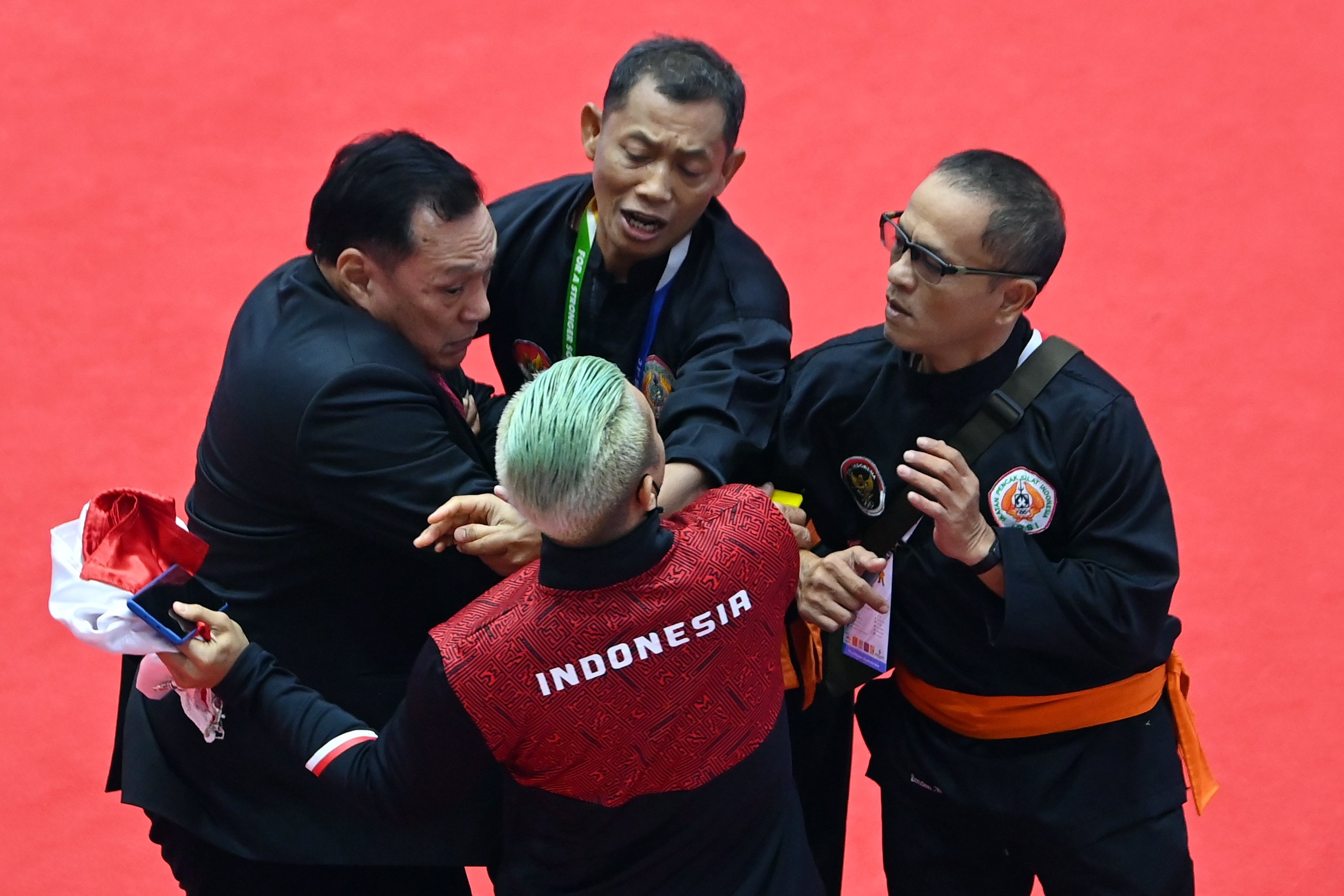 HLV Indonesia xo xat voi trong tai tai SEA Games 31 hinh anh