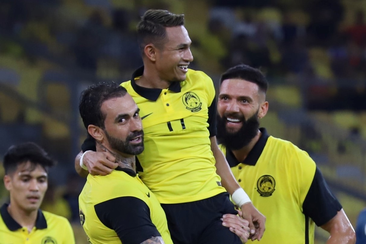 Malaysia thang Brunei 4-0 hinh anh