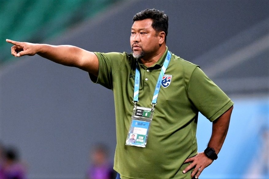 CDV Thai Lan doi sa thai huan luyen vien sau tran hoa U23 Viet Nam hinh anh