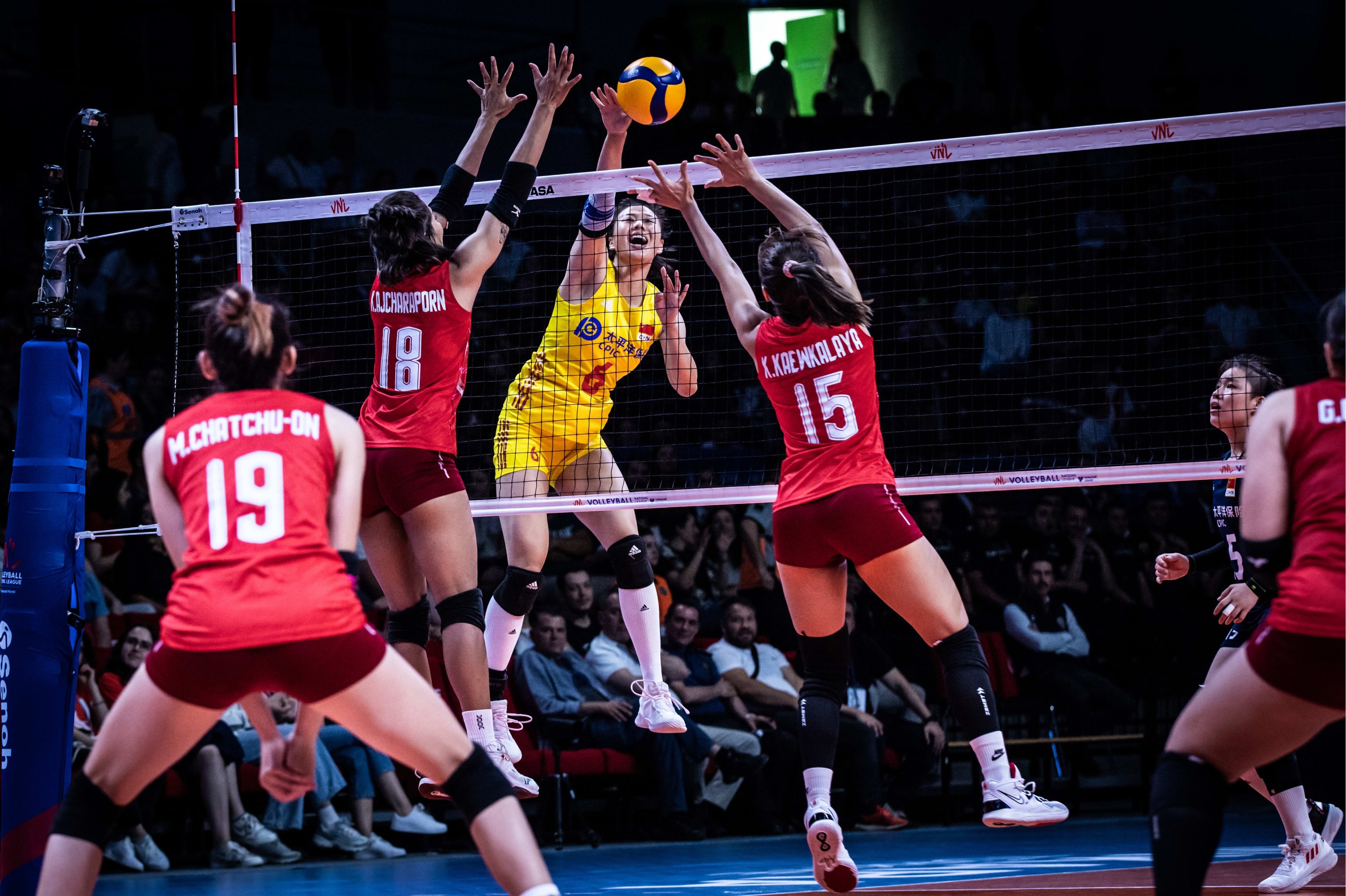 Bong chuyen Thai Lan anh 3