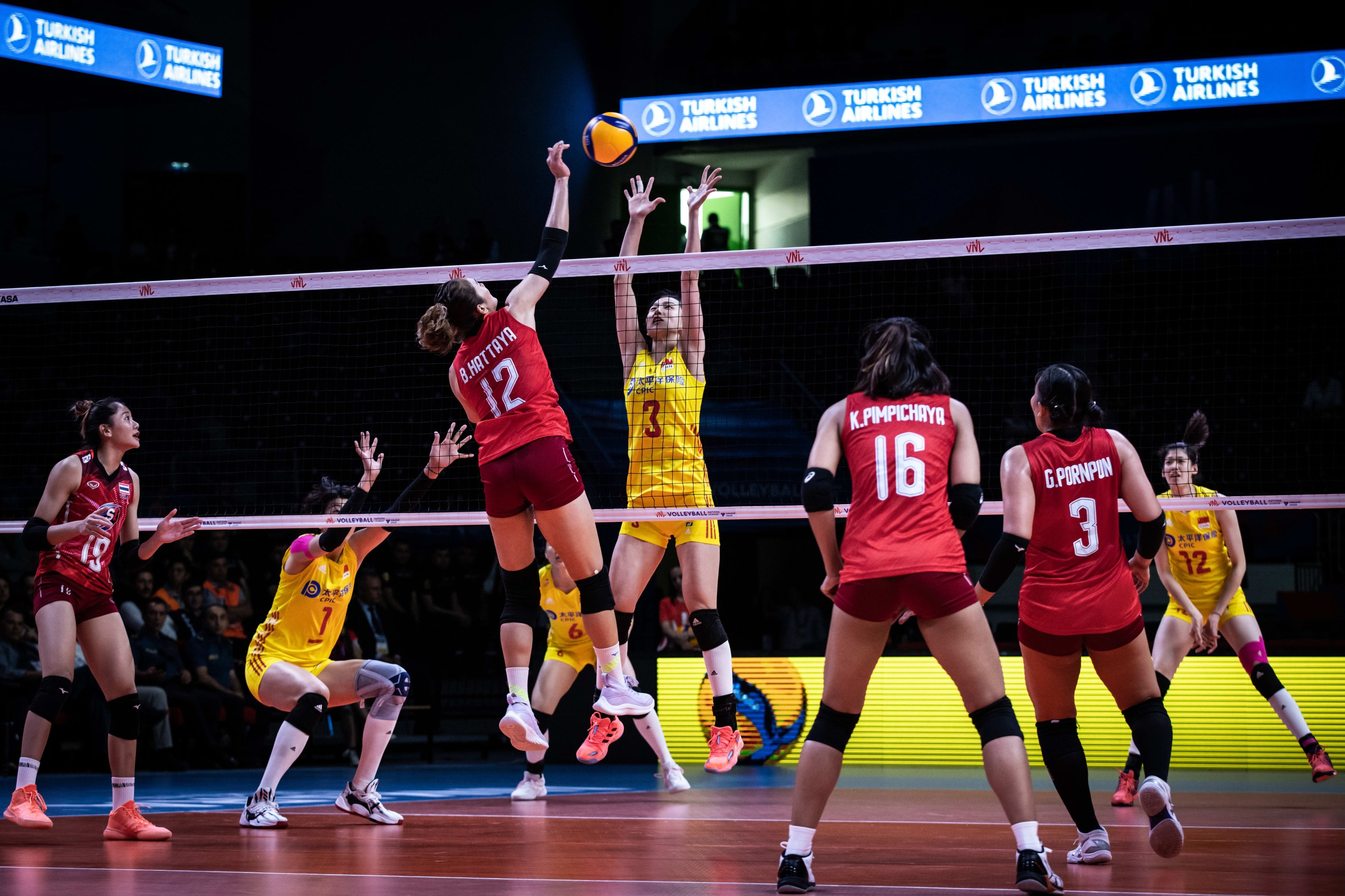 Bong chuyen Thai Lan anh 2