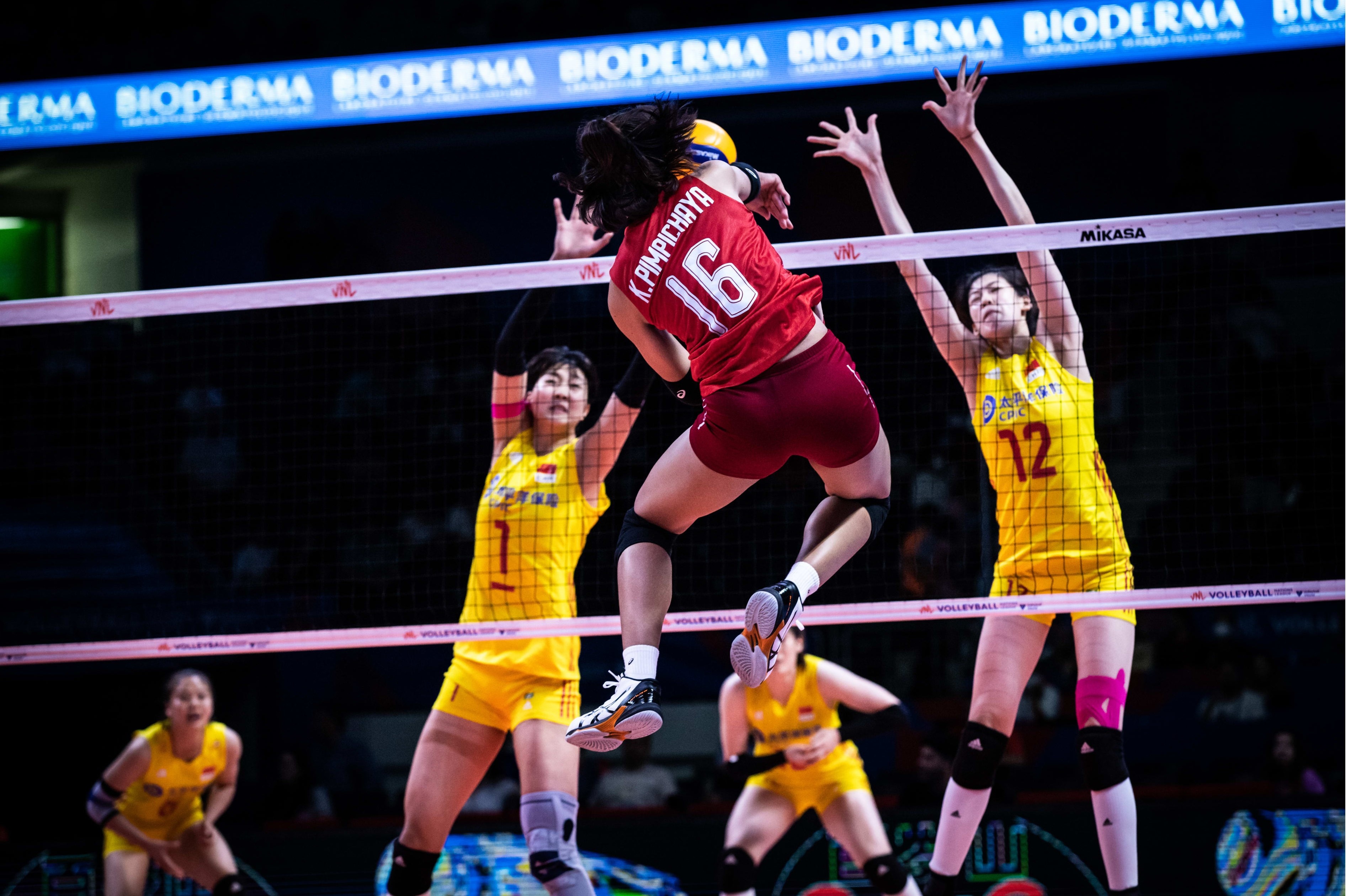 Bong chuyen Thai Lan anh 7