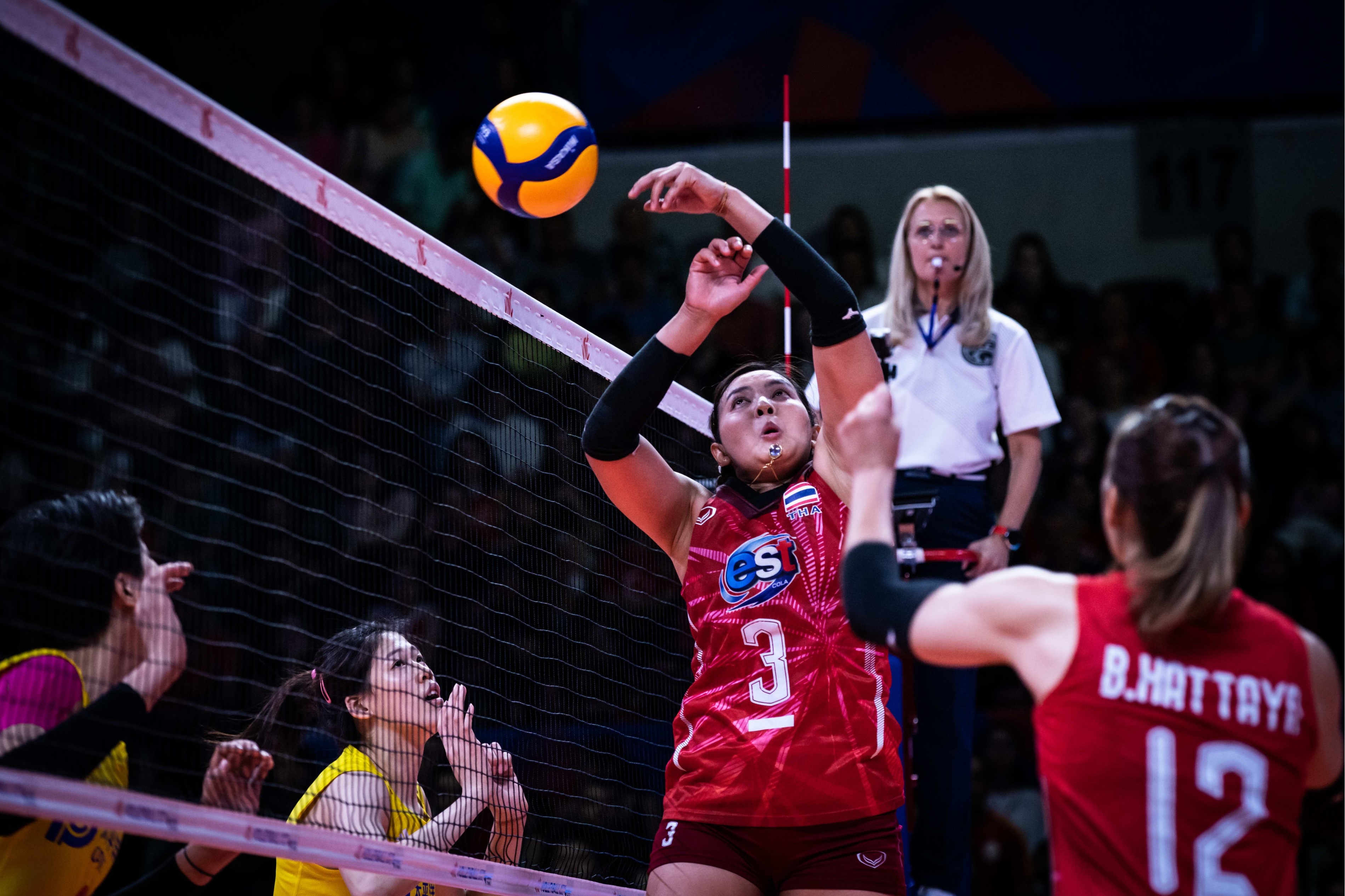 Bong chuyen Thai Lan anh 4