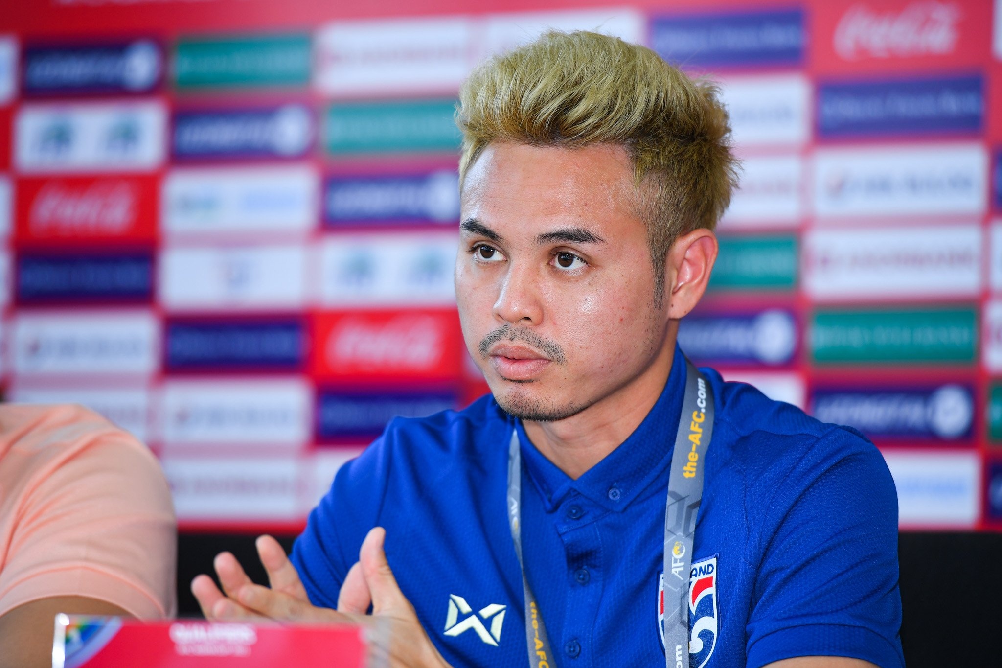 Theerathon: '13 cau thu Thai Lan bi tieu chay' hinh anh