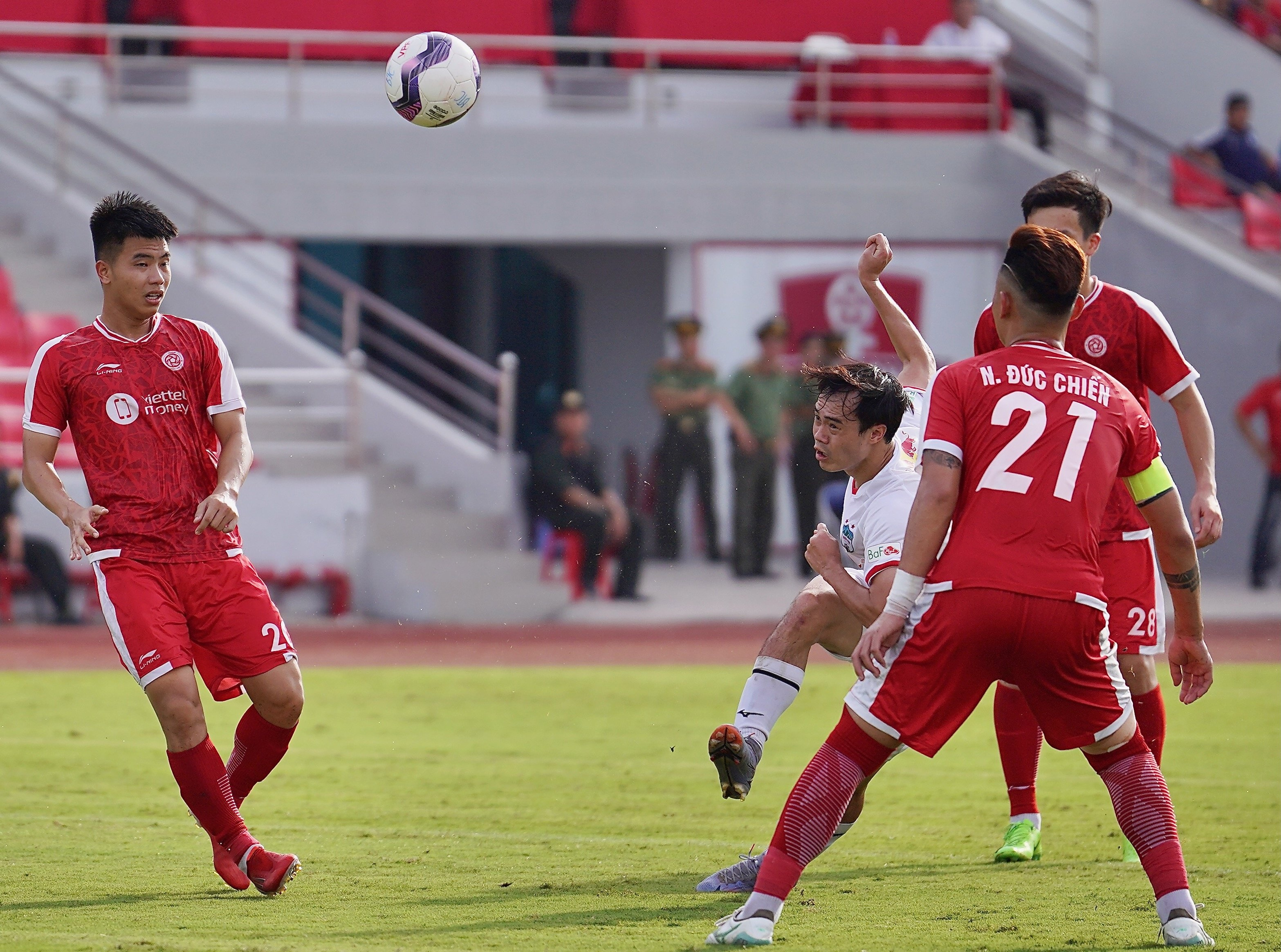 Cong Phuong HAGL anh 6