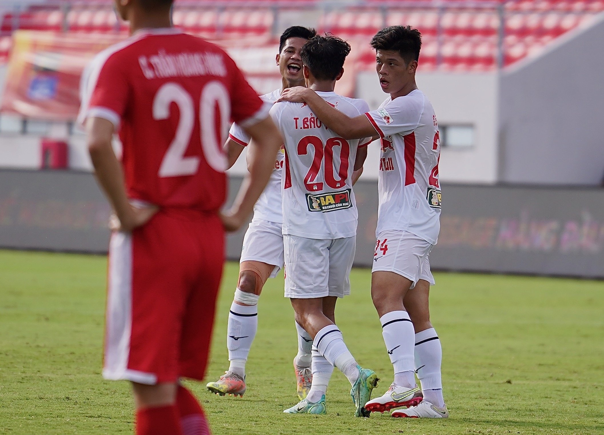 Cong Phuong HAGL anh 5