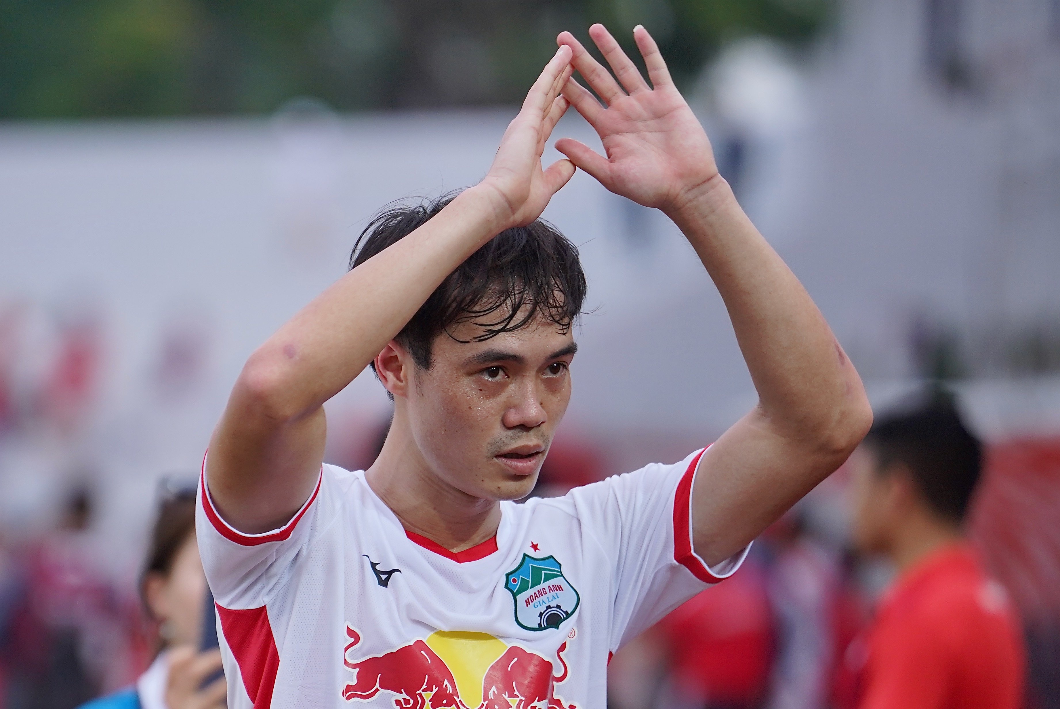 Cong Phuong HAGL anh 7