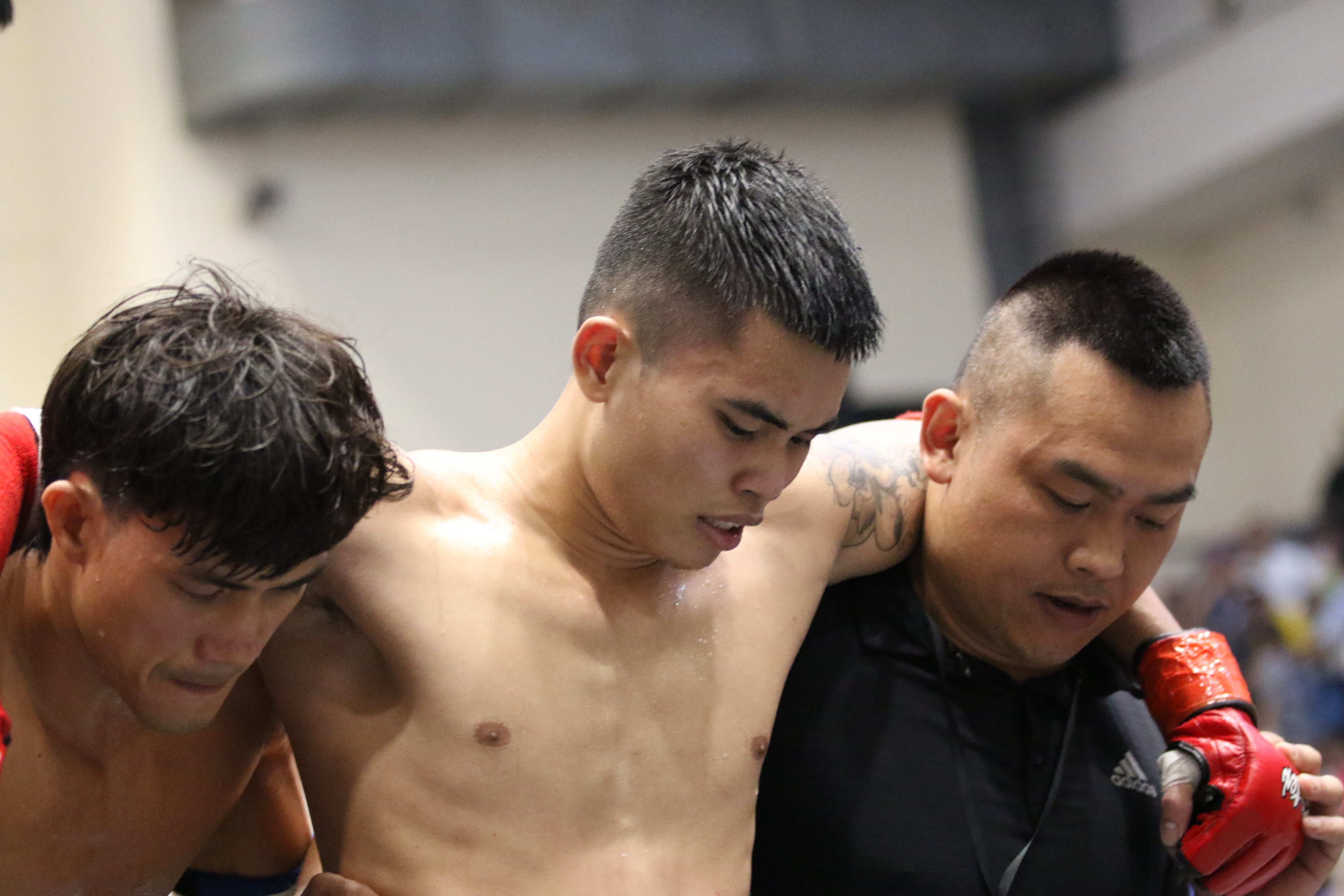 Duy Nhat diu bai tuong roi san tai Lion Championship hinh anh