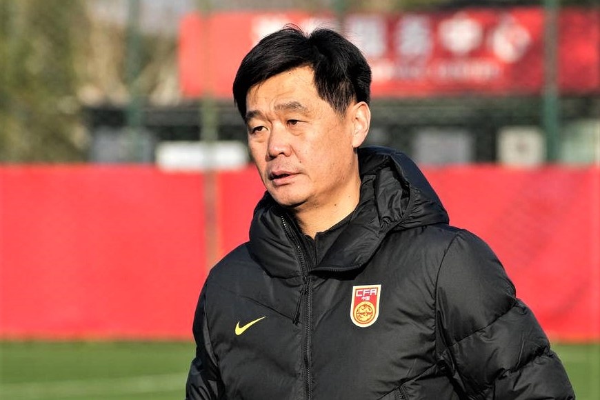 Tuong lai mo mit cua HLV tuyen Trung Quoc hinh anh