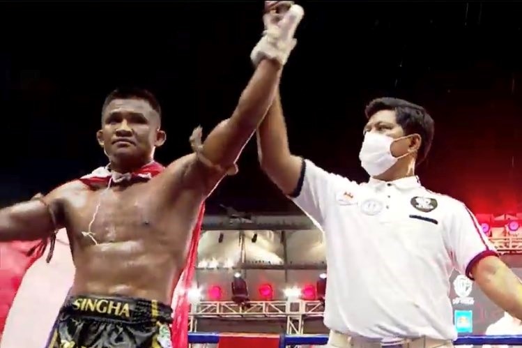 Buakaw thang tran trong ngay tai xuat hinh anh