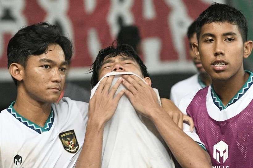 Phan ung cua HLV Shin Tae-yong khi U19 Indonesia bi loai hinh anh