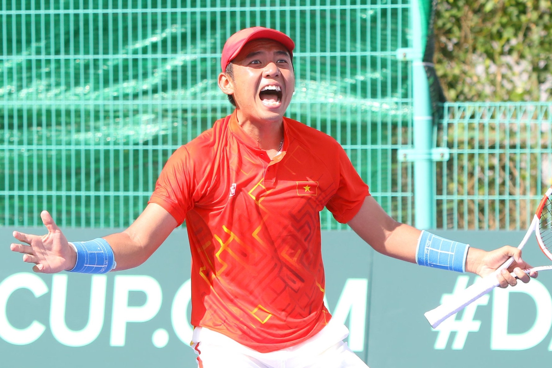 Hoang Nam thang hoc tro Nadal tai Davis Cup hinh anh