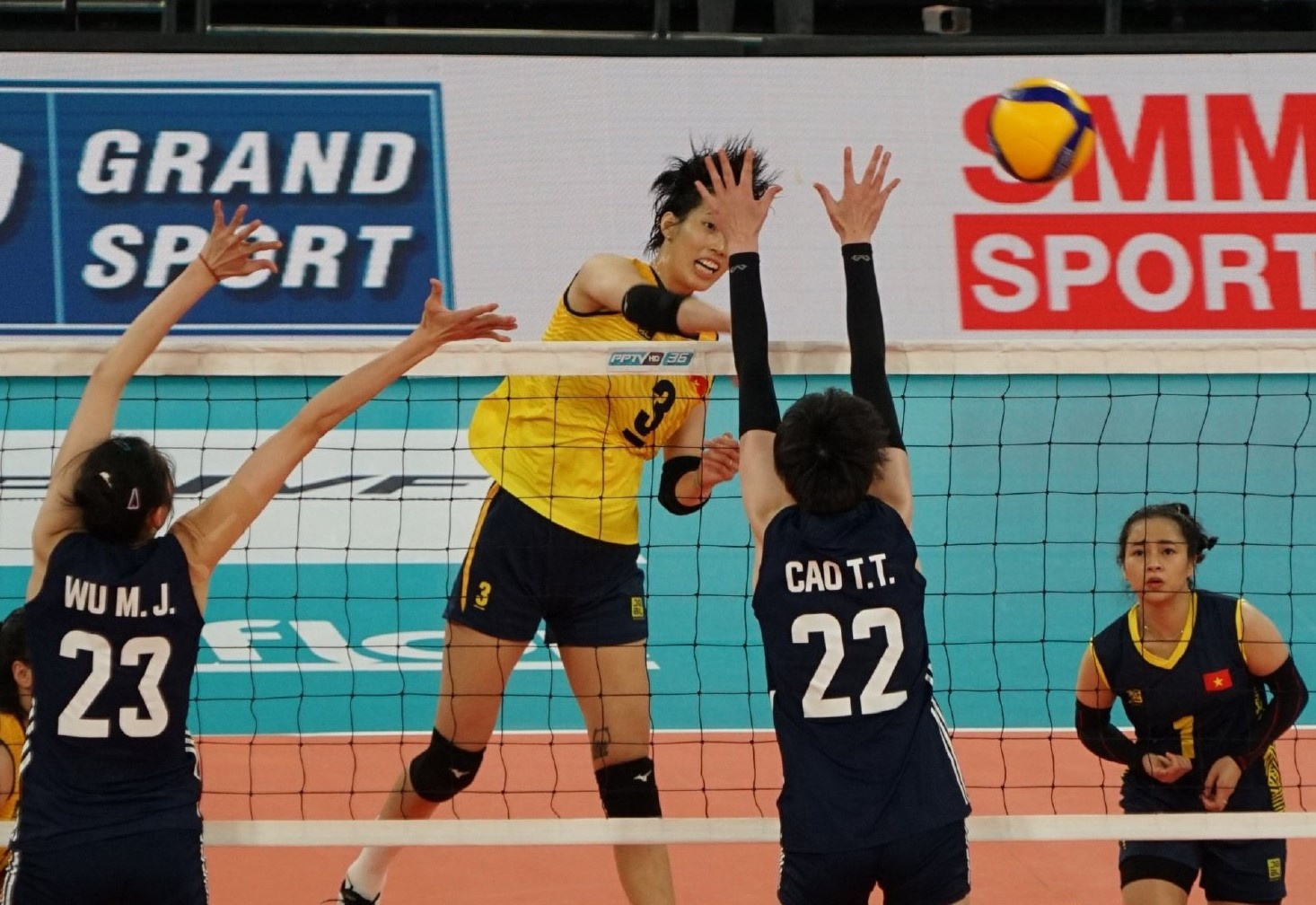 Bong chuyen nu Viet Nam anh 8