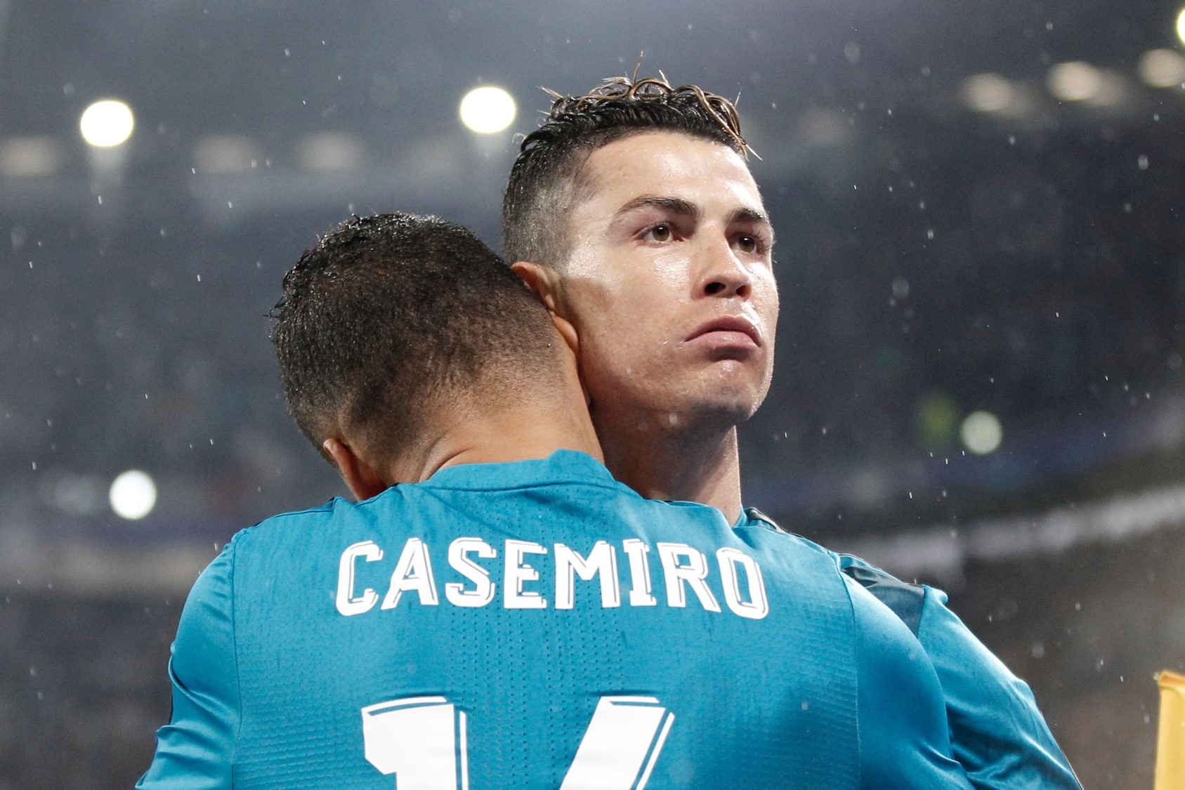 Casemiro hy vong Ronaldo o lai MU hinh anh