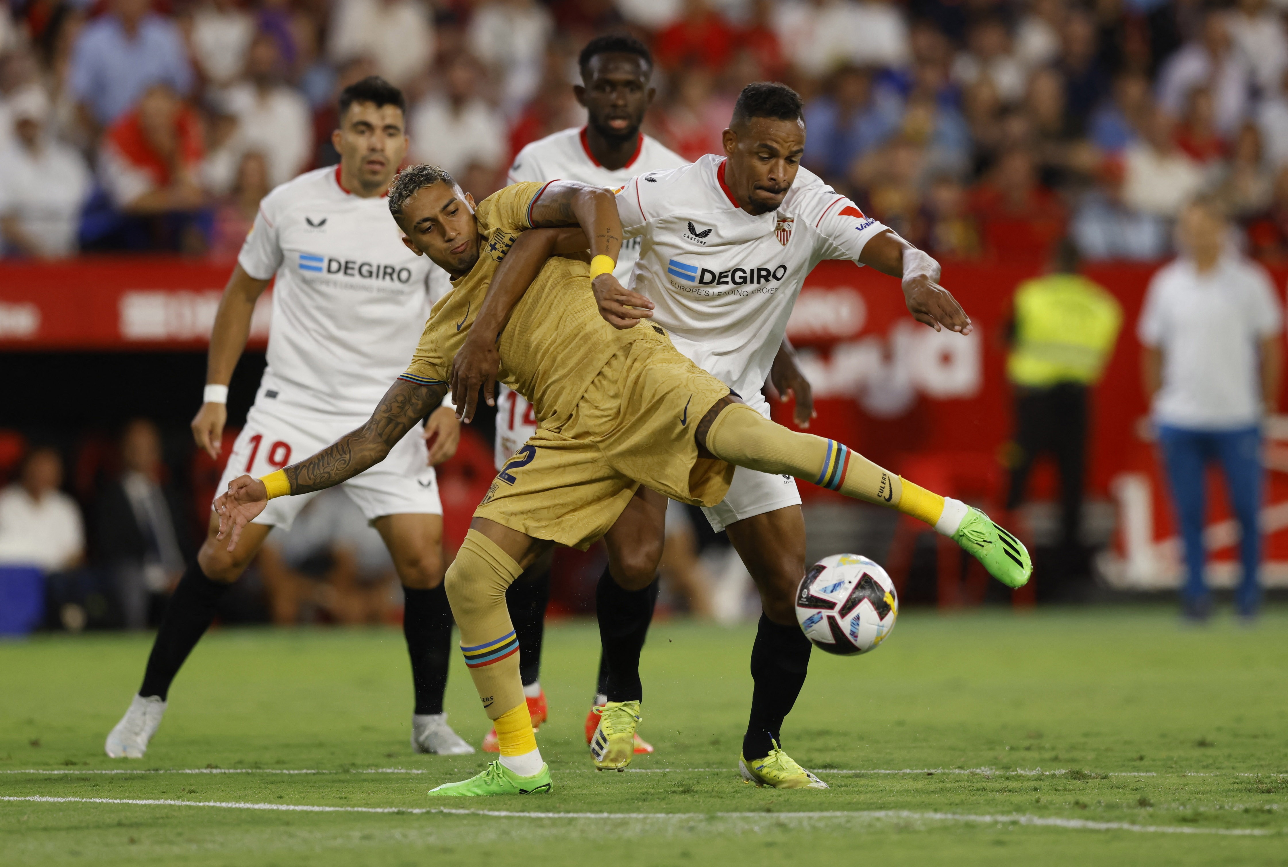 Lewandowski Barca Sevilla anh 3