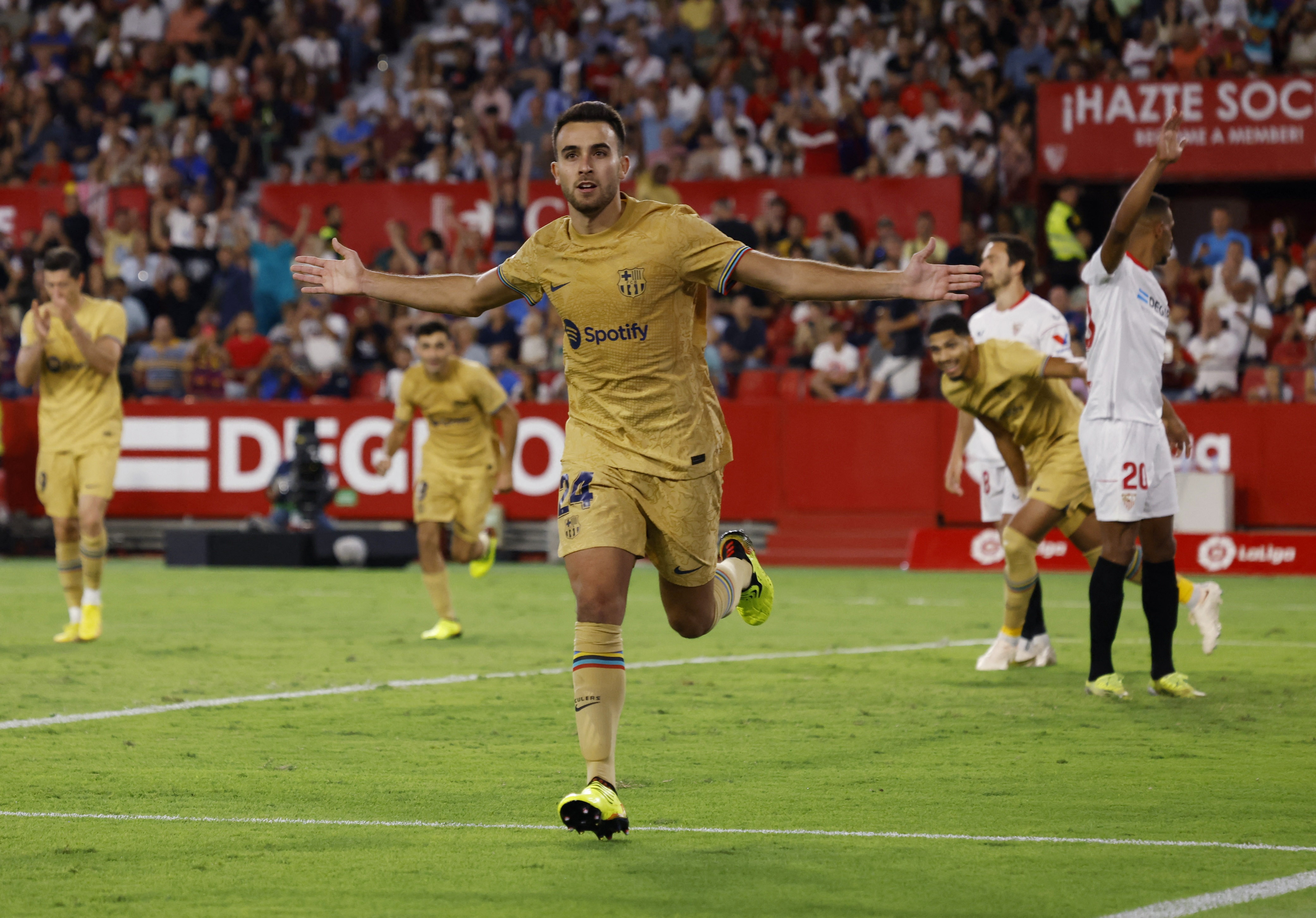 Lewandowski Barca Sevilla anh 7