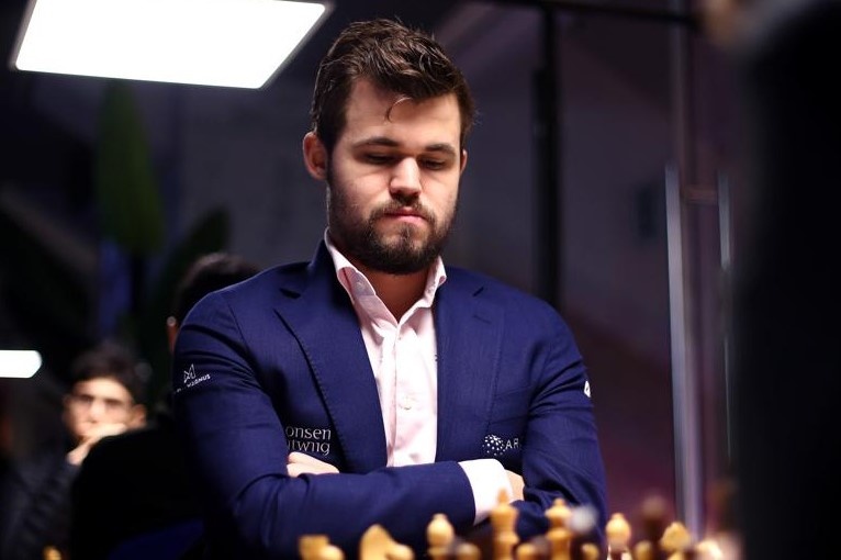 Vua co Carlsen nhan thua ngay sau nuoc di dau tien hinh anh