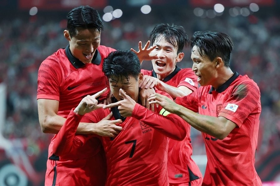 Son Heung-min giup Han Quoc thang Cameroon hinh anh