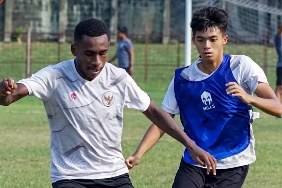 Chu nha U17 Indonesia da vong loai chau A tren san khong khan gia hinh anh