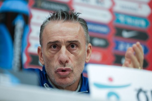 HLV Bento chi trich Lien doan Bong da Han Quoc hinh anh