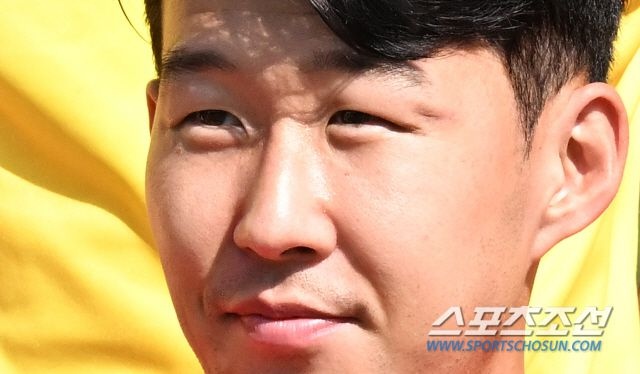 Son Heung-min deo mat na anh 5