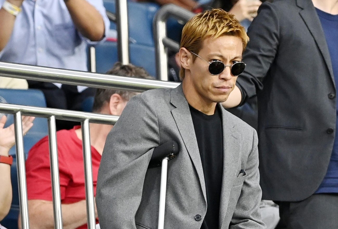 Honda chong nang den xem tran thua cua Nhat Ban truoc them World Cup hinh anh