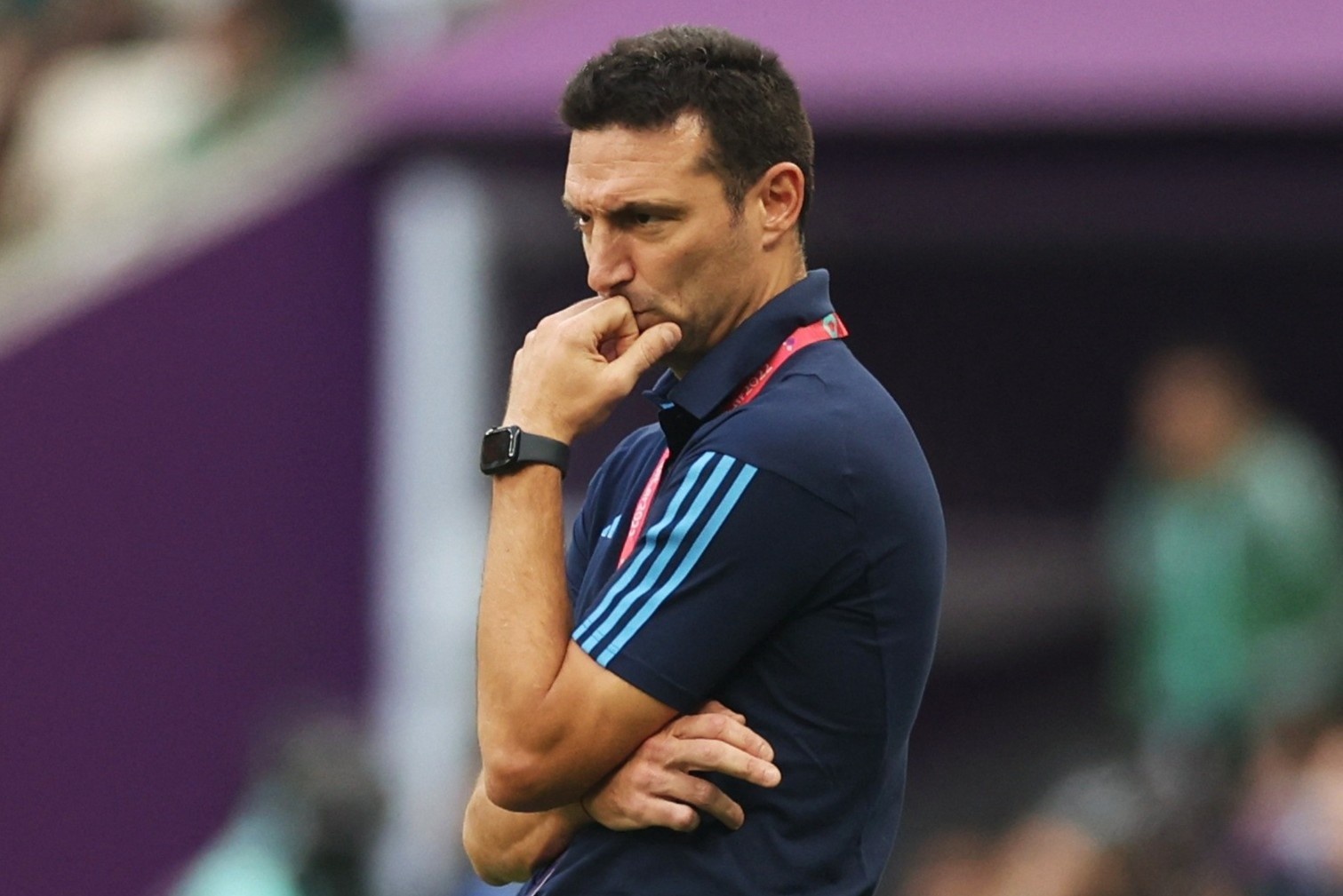 HLV Scaloni chua noi chuyen voi cau thu Argentina sau tran thua soc hinh anh