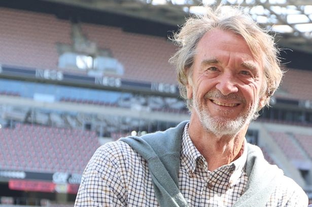 Nguoi giau nhat nuoc Anh tu choi kheo MU hinh anh