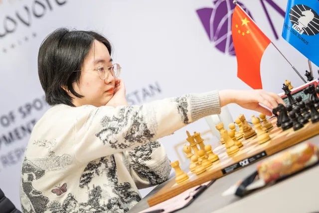 Ngoi nu hoang co vua tiep tuc o lai chau A hinh anh