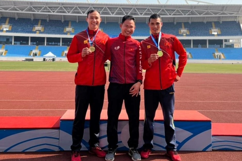 3 VDV cung nhan huy chuong vang tai mot noi dung hinh anh