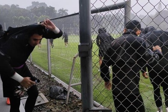 Indonesia gap tro ngai truoc tran gap Viet Nam hinh anh