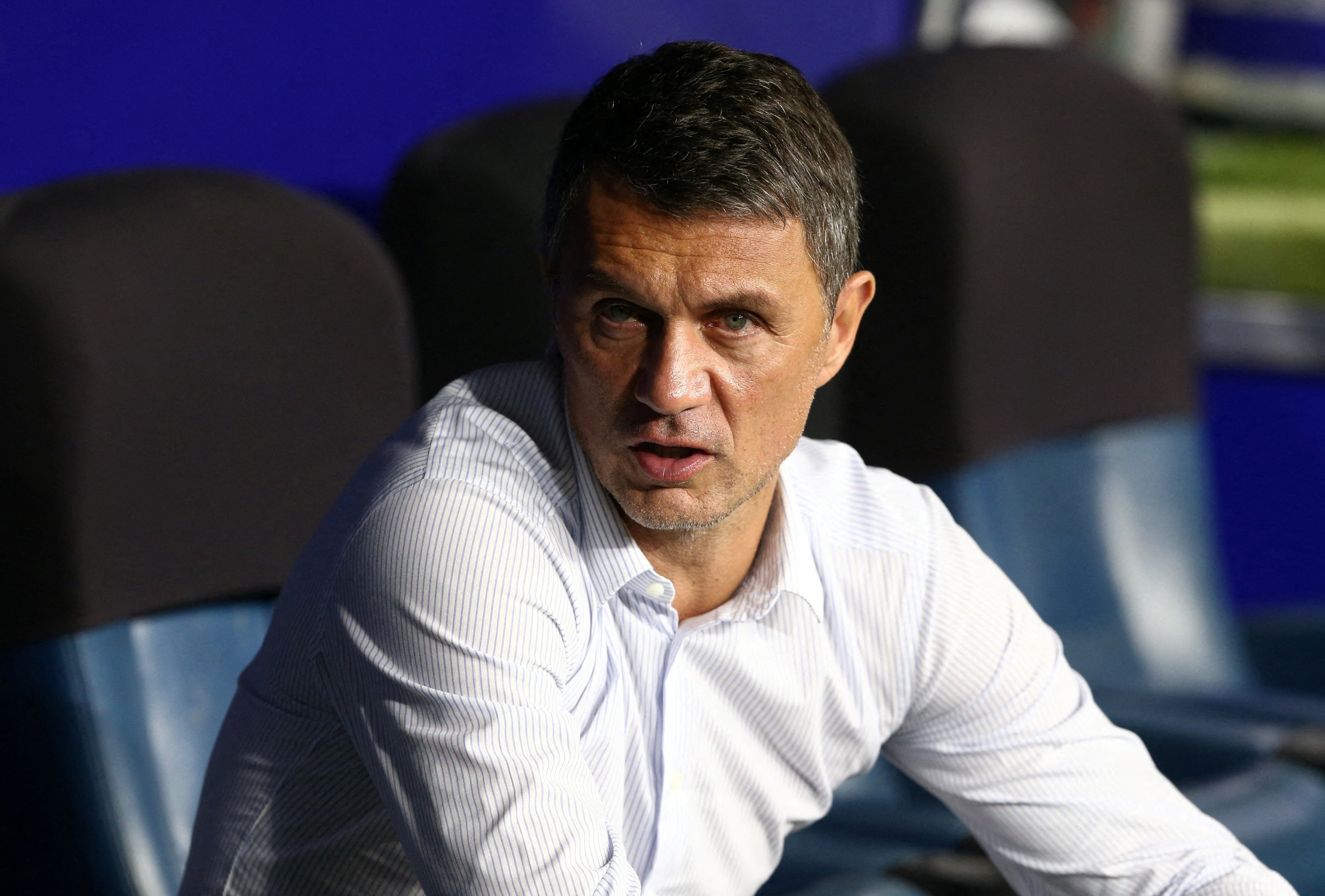 Vi sao Milan sa thai Paolo Maldini? hinh anh